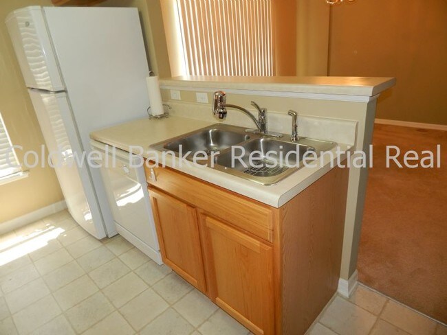 Building Photo - 4049 Dover Terrace Dr