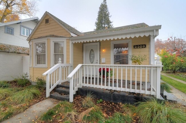 Photo - 2209 D St House