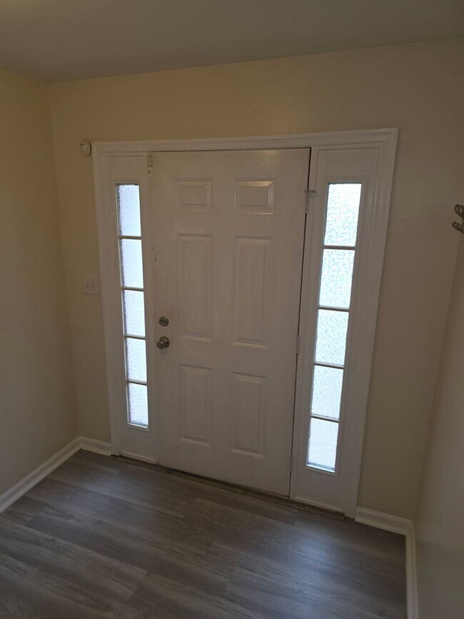 Building Photo - Valley Stream Neighborhood