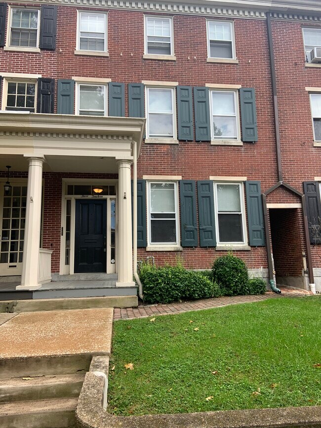 Parte frontal exterior - 314 W Miner St