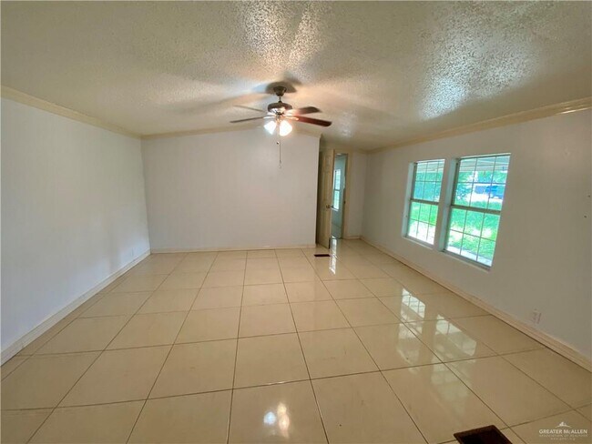 Foto del edificio - 14 Rd Runner St