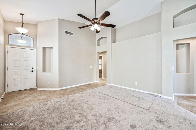 Building Photo - 10122 E Carmel Ave