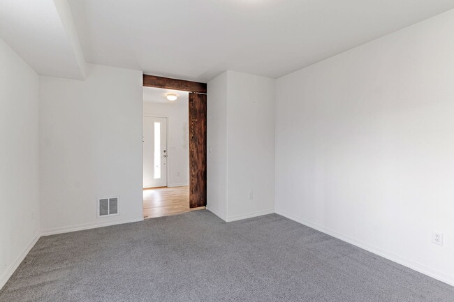 Building Photo - 897 Technology Ct