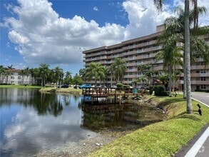 Building Photo - 250 Jacaranda Dr