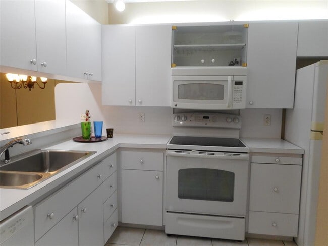 Building Photo - 1715 Whitehall Dr