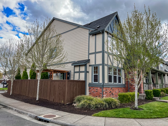 Building Photo - Enjoyable 4-Bed, 2.5-Bath Corner Lot Home in High-Tech Area!