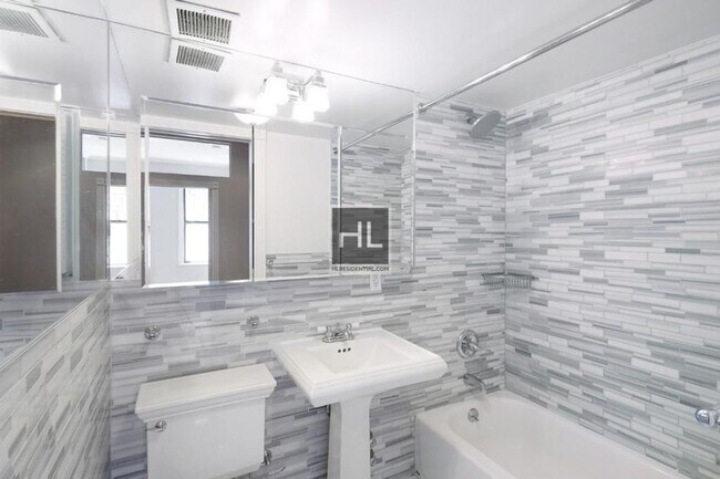 Foto del edificio - W 97TH ST.