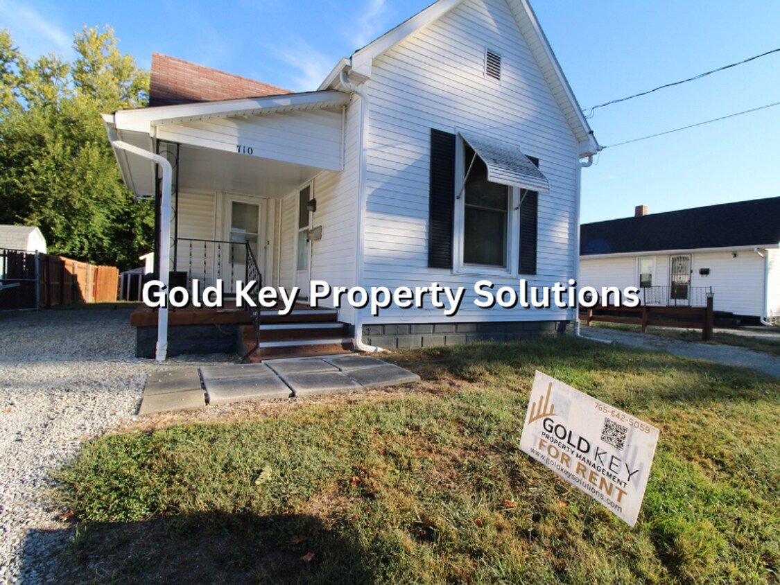 Primary Photo - Spacious 1 BR 1 BA House with Fenced Backy...