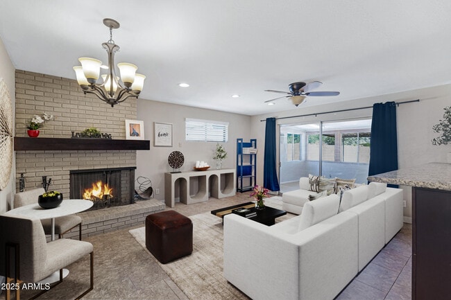 Building Photo - 110 W Del Rio Dr