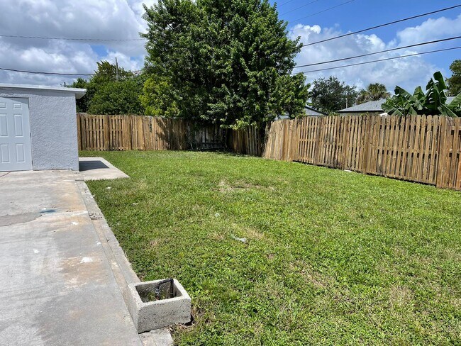 Foto del edificio - 1730 SW 64th Terrace