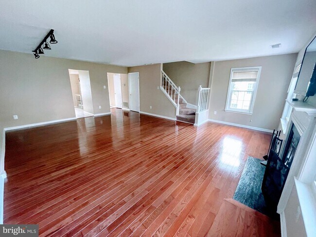 Building Photo - 123 Barnsfield Ct