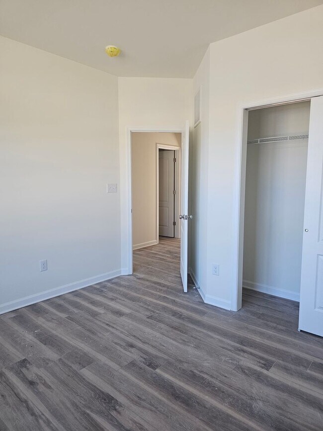 Foto del edificio - Brand New luxury home!