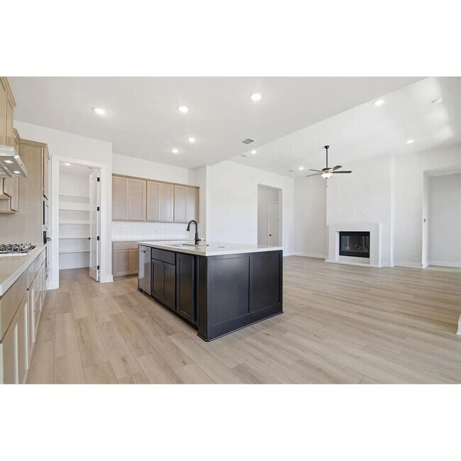Foto del edificio - 327 Grand Legacy