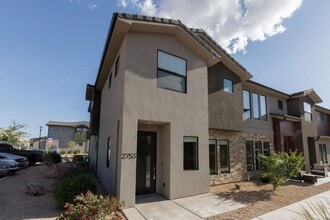 Building Photo - 2753 E Gray Birch Dr