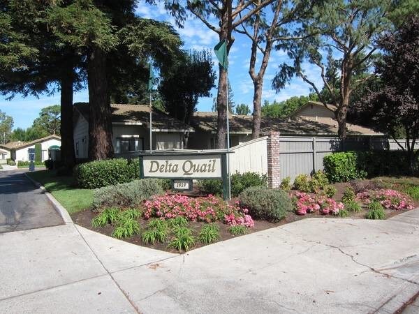 Foto del edificio - 1919 Quail Lakes Dr