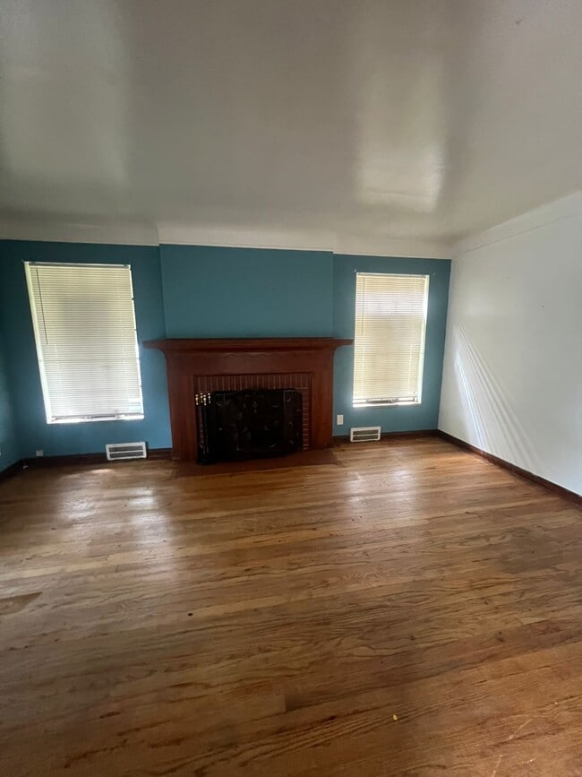 Building Photo - 12339 Longview St