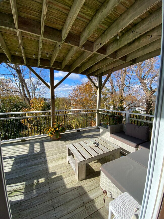 Foto del edificio - 67 Lawton Ave