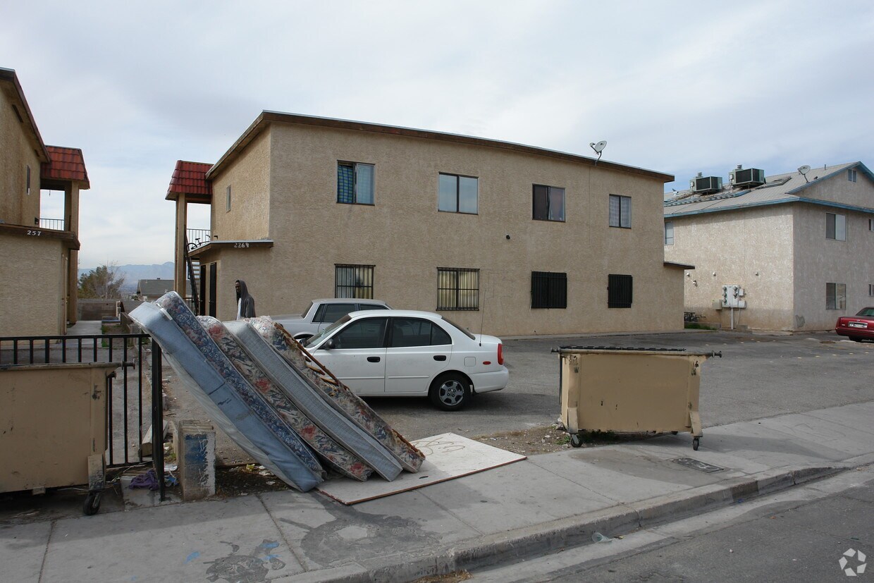 Building Photo - 2269 Exeter Dr