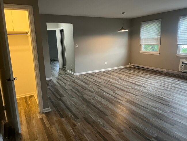 Foto del edificio - 13773 Cedar Rd