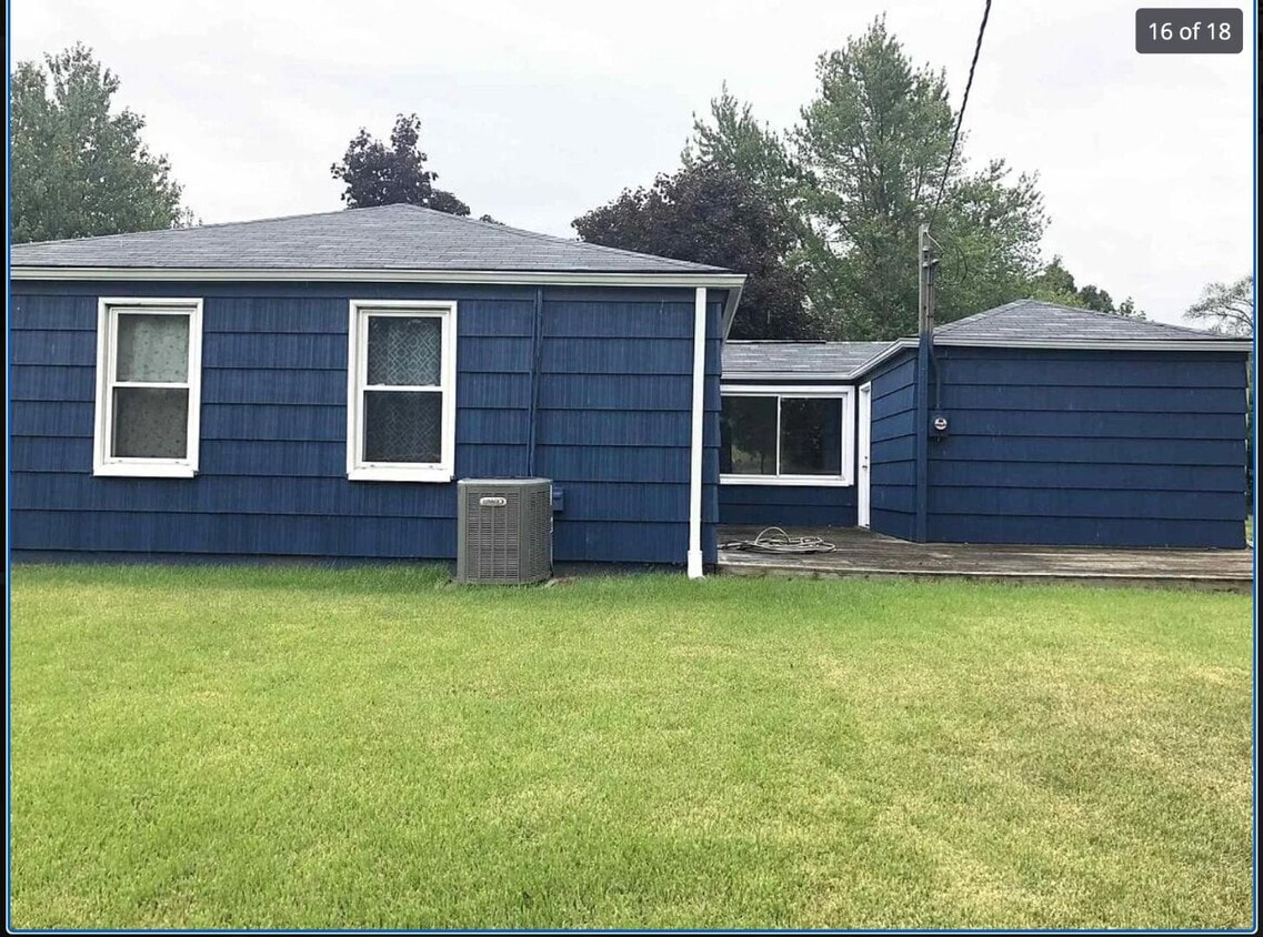 Building Photo - 1845 Altgeld St