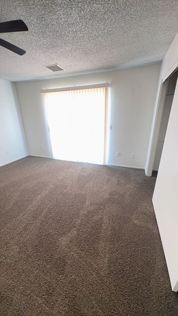 Building Photo - 4 BEDROOM APPLE VALLEY HOME