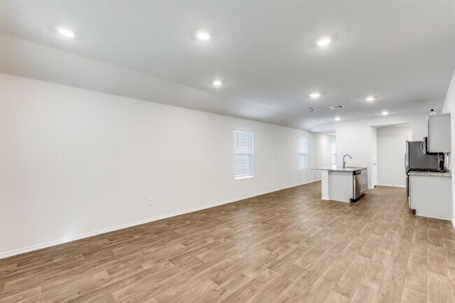Foto del edificio - 250 Granary Dr