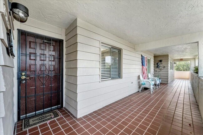 Foto del edificio - 9604 Cortez Rd W