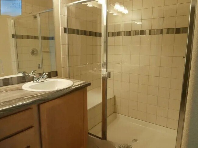 Foto del edificio - $500 off January rent !!! Two Story Town Home in Gold Hill Mesa