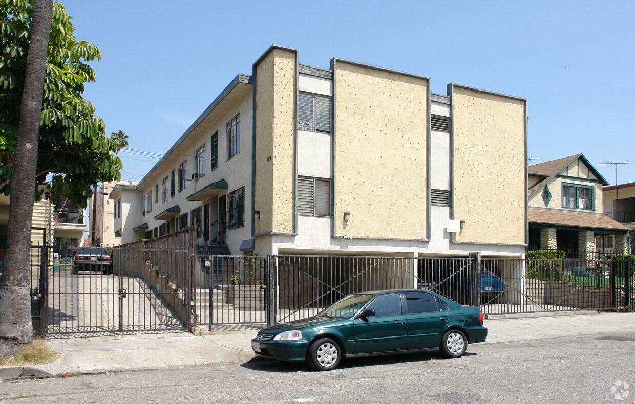 Building Photo - 912 Fedora St