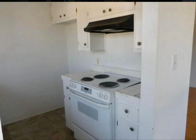 Foto del edificio - 1331 Pinetree Dr