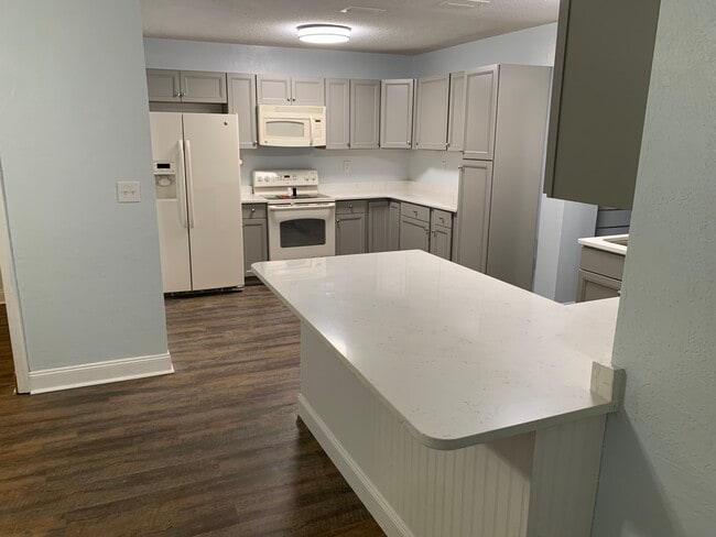 Building Photo - 66 Lucky Dr