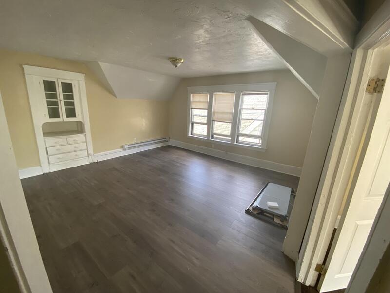 Foto principal - 10205 Ostend Ave