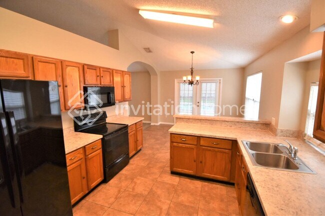 Building Photo - 8832 Mountain Lake Dr S