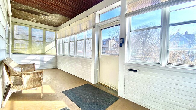 Building Photo - 1105 Minnehaha Ave E