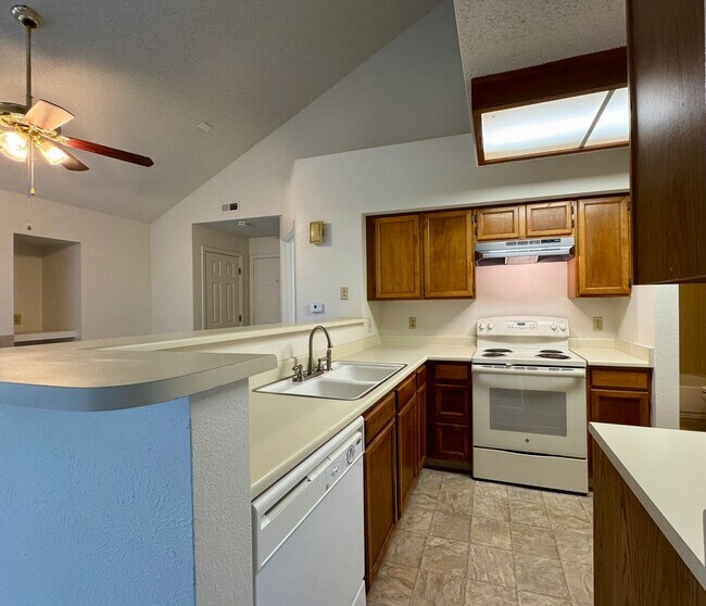 Building Photo - 2 Bedroom 1 Bath In Aurora Available NOW!!