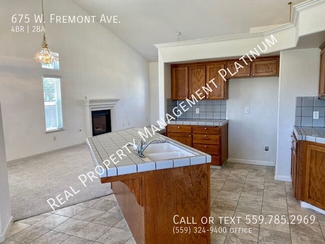 Foto del edificio - $2,395  Willow and Herndon, 4 Bedroom,  - ...