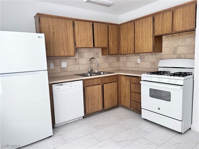 Foto del edificio - 4447 Pineaire St