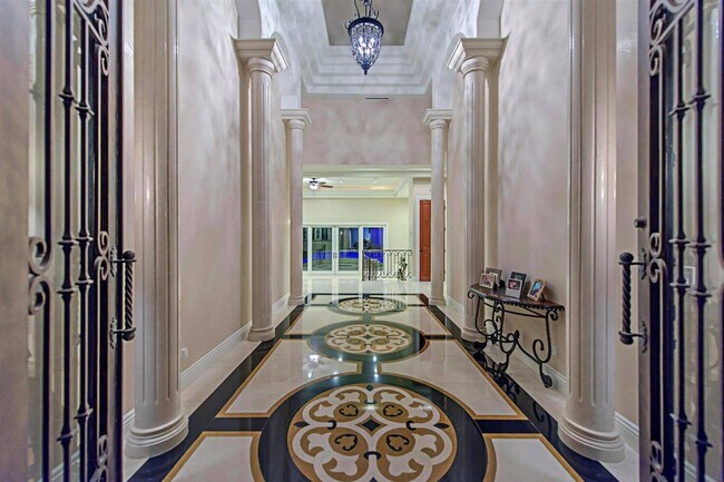 Foto del edificio - 7985 Fairfield Ave