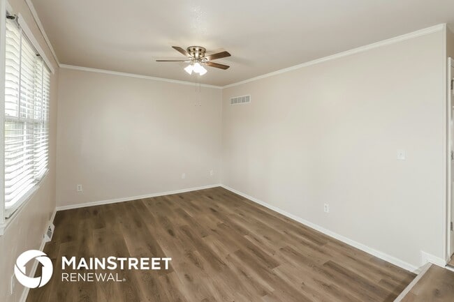 Building Photo - 912 NE 113 St