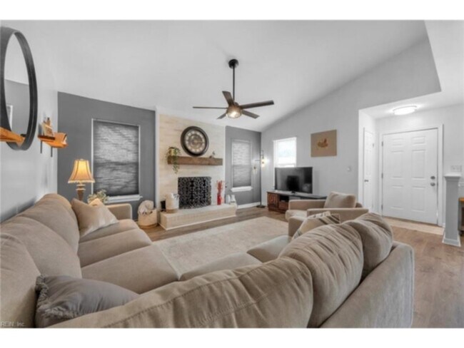 Building Photo - 1528 Millington Dr