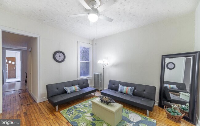 Building Photo - 832 W 37th St
