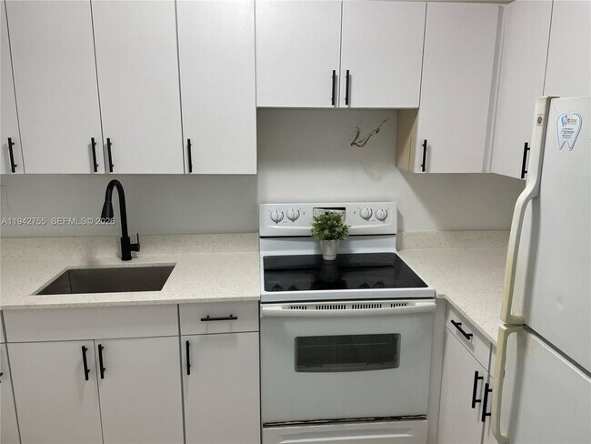 Foto del edificio - 142 SW 18th Ave
