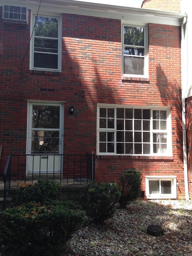 Foto del edificio - 339 E Walnut St