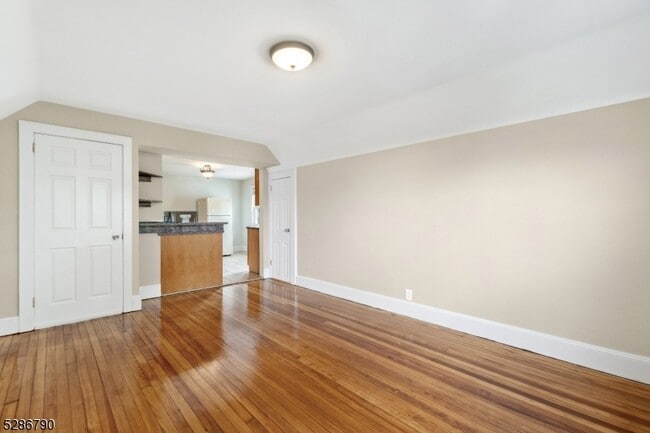 Building Photo - 30 Sargeant Ave