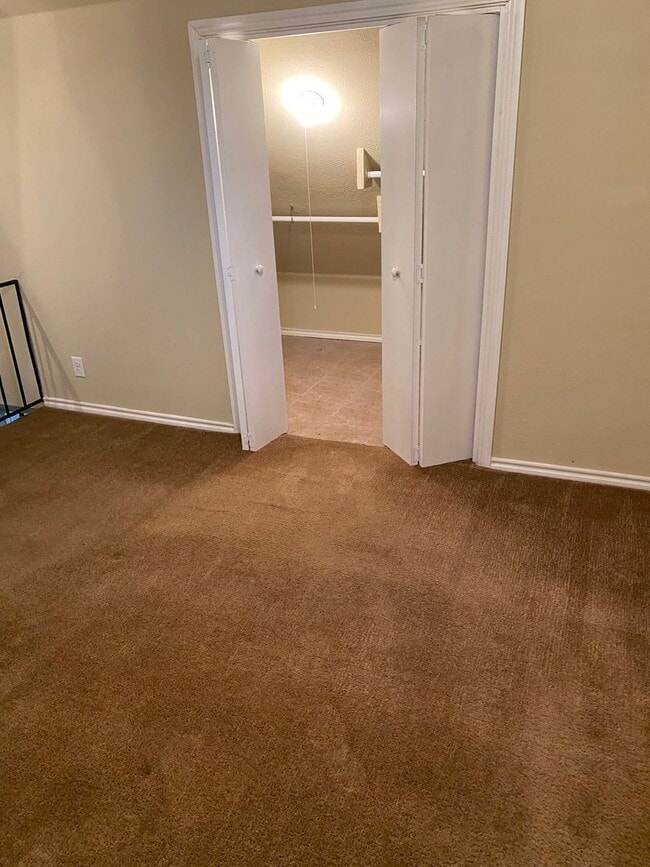 Building Photo - 509 S Bowen Rd