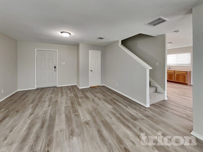 Foto del edificio - 8203 Maple Meadow Dr