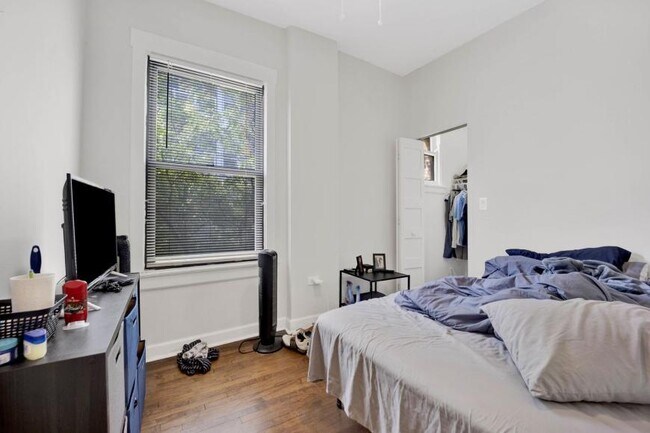 Foto del edificio - 3 bedroom in Chicago IL 60613