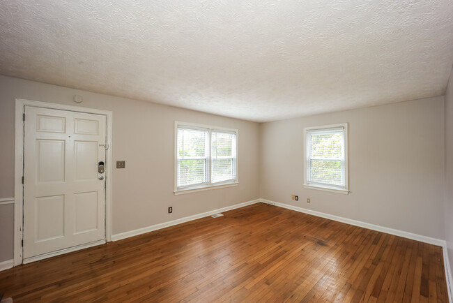 Building Photo - 3 Bedroom Atlanta Home