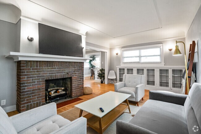 Building Photo - 2863 N Frederick Ave