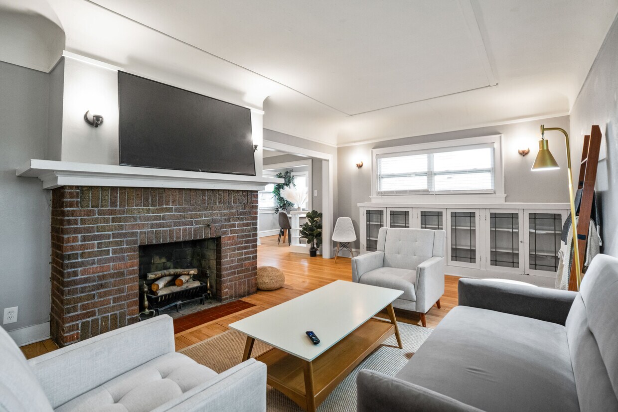 Foto principal - 2863 N Frederick Ave